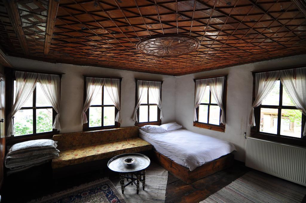 Haci Sakirler Konagi Guest House Mudurnu Rom bilde
