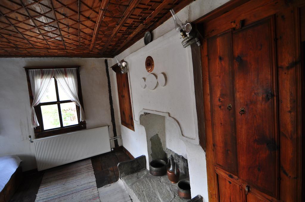 Haci Sakirler Konagi Guest House Mudurnu Rom bilde